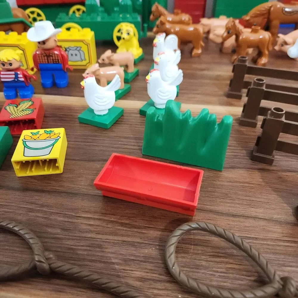 LEGO Duplo Vintage Western Town Farm Animals Set Lot of 100 Pieces Figures